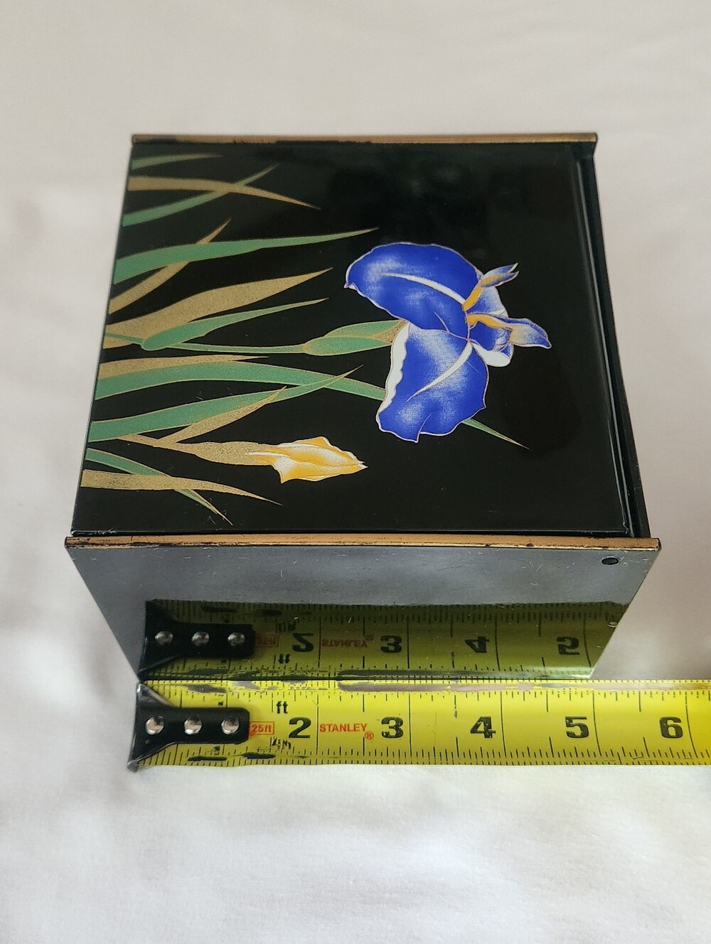 Japanese Black Lacquered Jewelry Box With Iris Detail - Picture 10 of 16